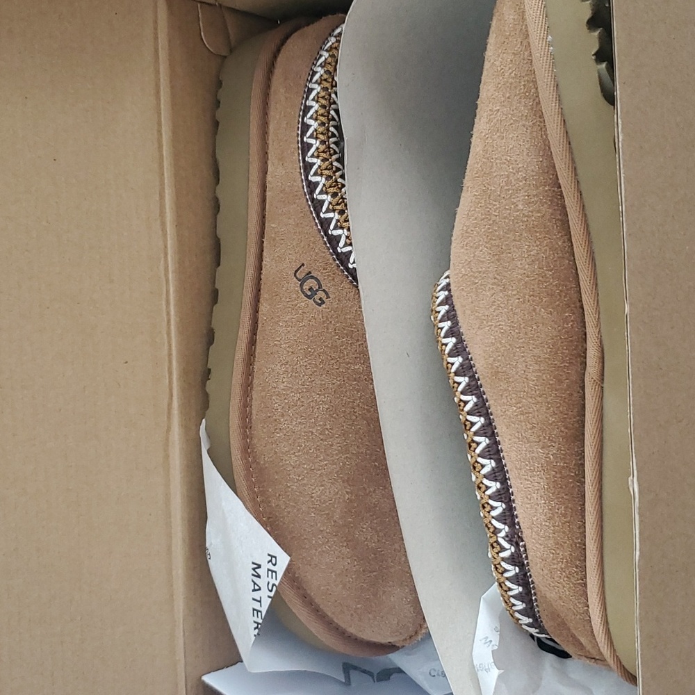 UGG TASMAN WOMENS SIZE 8
